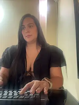 Snapshot of kendall_52 chatting on July 7, 1:26 pm kendall 52 online show from July 7, 1:26 pm