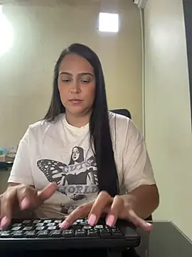 Snapshot of kendall_52 chatting on July 24, 3:43 pm kendall 52 online show from July 24, 3:43 pm