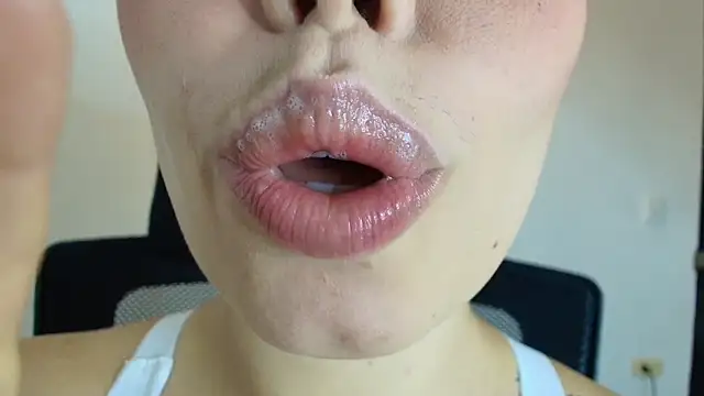 lisbet21x online show from November 28, 8:00 pm