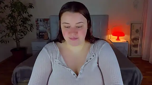 PolinaSalvatore online show from June 14, 7:49 pm