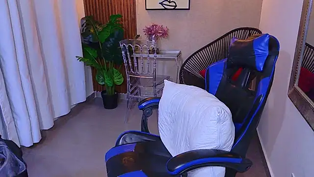 Snapshot of Kenya--Buhle chatting on May 29, 11:08 am Kenya--Buhle online show from May 29, 11:08 am