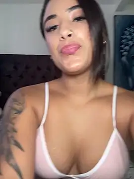 Snapshot of Nattasha_Brown chatting on November 18, 4:22 pm Nattasha Brown online show from November 18, 4:22 pm