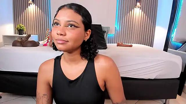 Snapshot of Zafiiraa chatting on February 8, 3:10 pm Zafiiraa online show from February 8, 3:10 pm