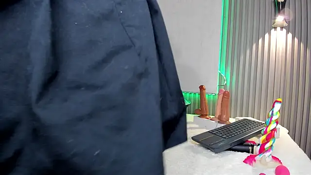 Snapshot of Zafiiraa chatting on February 13, 2:42 pm Zafiiraa online show from February 13, 2:42 pm