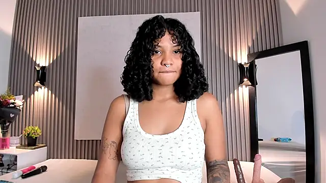 Snapshot of Zafiiraa chatting on October 16, 11:44 am Zafiiraa online show from October 16, 11:44 am