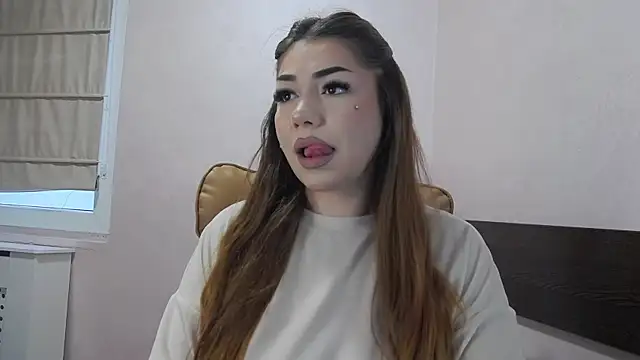 Snapshot of Ella_sweety chatting on April 1, 5:41 am Ella sweety online show from April 1, 5:41 am