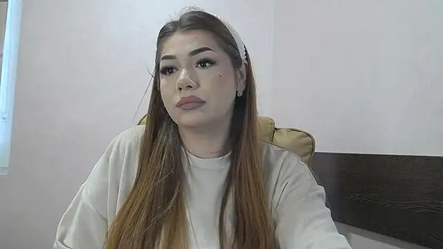 Snapshot of Ella_sweety chatting on April 6, 4:46 am Ella sweety online show from April 6, 4:46 am