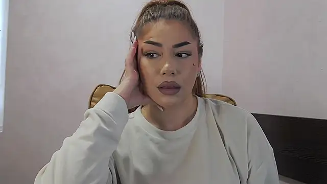 Snapshot of Ella_sweety chatting on May 20, 5:35 am Ella sweety online show from May 20, 5:35 am