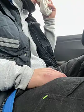 simoninside25 online show from December 16, 12:32 pm