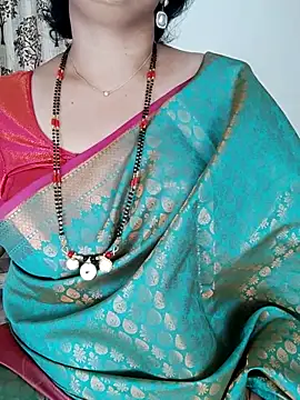 Snapshot of Indian_desi_wife chatting on July 2, 3:23 am Indian desi wife online show from July 2, 3:23 am