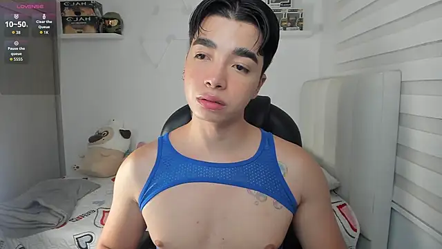 santy7v7 online show from May 22, 1:28 pm