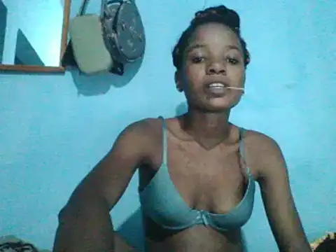 sweetchic  online show from February 13, 5:01 pm