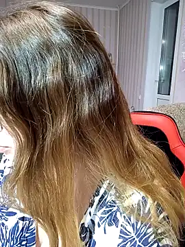 Snapshot of DienkaGreen chatting on December 6, 3:00 pm DienkaGreen online show from December 6, 3:00 pm