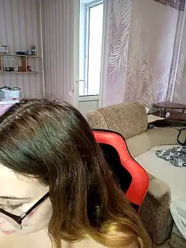 Snapshot of DienkaGreen chatting on December 7, 7:16 am DienkaGreen online show from December 7, 7:16 am