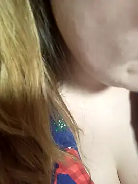 Snapshot of DienkaGreen chatting on December 14, 1:50 am DienkaGreen online show from December 14, 1:50 am