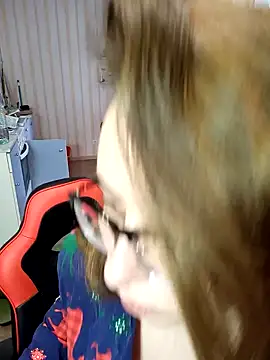 Snapshot of DienkaGreen chatting on January 12, 8:04 am DienkaGreen online show from January 12, 8:04 am