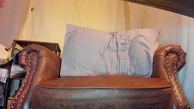 Snapshot of danidollxxx chatting on March 18, 6:25 am danidollxxx online show from March 18, 6:25 am