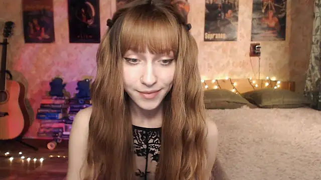 Snapshot of Friendly_Ellie chatting on December 16, 3:30 am Friendly Ellie online show from December 16, 3:30 am