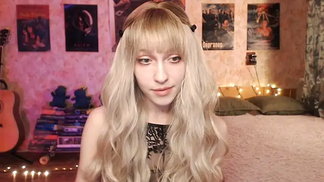 Snapshot of Friendly_Ellie chatting on January 9, 12:14 am Friendly Ellie online show from January 9, 12:14 am