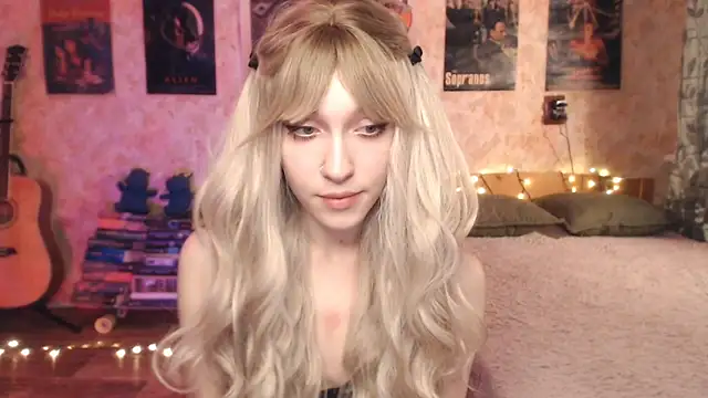 Snapshot of Friendly_Ellie chatting on January 10, 12:27 am Friendly Ellie online show from January 10, 12:27 am