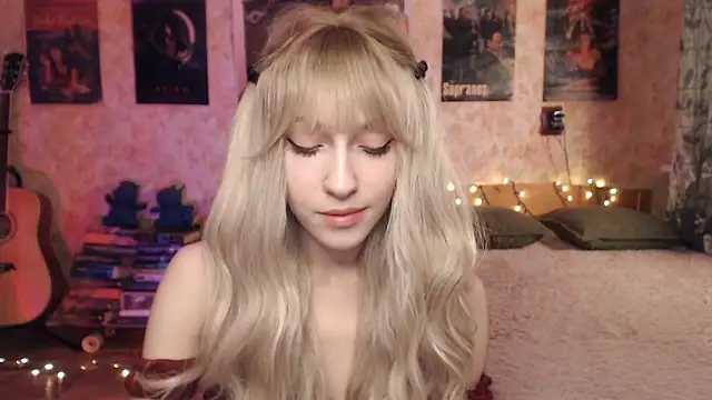 Snapshot of Friendly_Ellie chatting on January 19, 12:17 am Friendly Ellie online show from January 19, 12:17 am