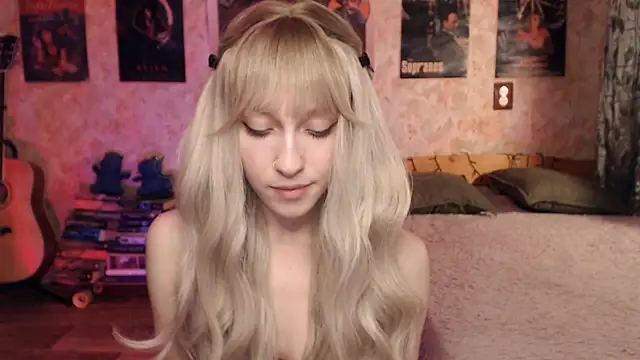 Snapshot of Friendly_Ellie chatting on February 5, 12:17 pm Friendly Ellie online show from February 5, 12:17 pm