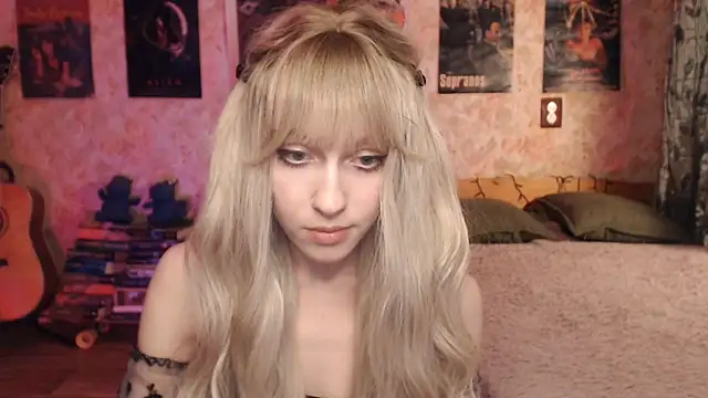 Snapshot of Friendly_Ellie chatting on February 20, 12:15 pm Friendly Ellie online show from February 20, 12:15 pm