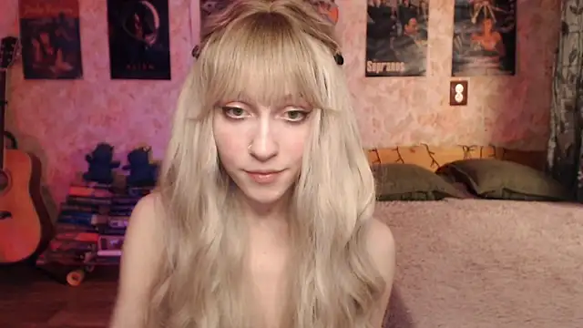Snapshot of Friendly_Ellie chatting on February 21, 12:17 pm Friendly Ellie online show from February 21, 12:17 pm