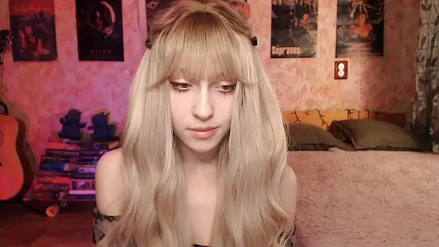 Snapshot of Friendly_Ellie chatting on February 28, 11:23 pm Friendly Ellie online show from February 28, 11:23 pm