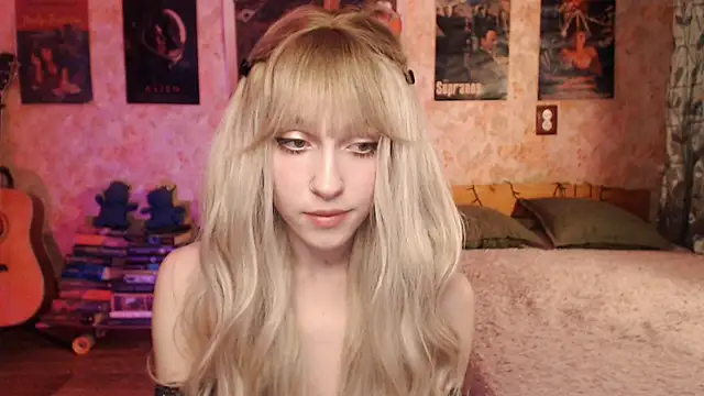 Snapshot of Friendly_Ellie chatting on March 5, 12:16 am Friendly Ellie online show from March 5, 12:16 am