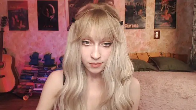 Snapshot of Friendly_Ellie chatting on March 13, 3:22 am Friendly Ellie online show from March 13, 3:22 am