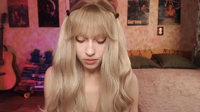 Snapshot of Friendly_Ellie chatting on March 14, 12:10 am Friendly Ellie online show from March 14, 12:10 am