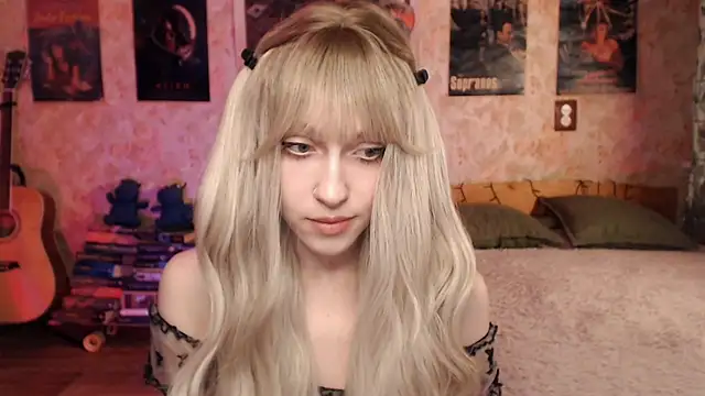 Snapshot of Friendly_Ellie chatting on March 17, 11:11 pm Friendly Ellie online show from March 17, 11:11 pm