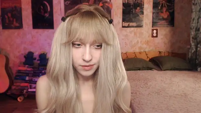 Snapshot of Friendly_Ellie chatting on March 21, 12:18 am Friendly Ellie online show from March 21, 12:18 am