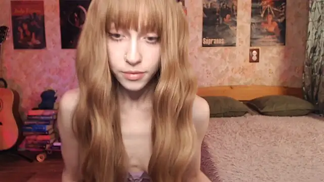 Snapshot of Friendly_Ellie chatting on November 16, 12:16 am Friendly Ellie online show from November 16, 12:16 am