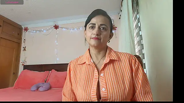 Snapshot of ISABEEL_SOFIA01 chatting on April 17, 9:29 pm ISABEEL SOFIA01 online show from April 17, 9:29 pm
