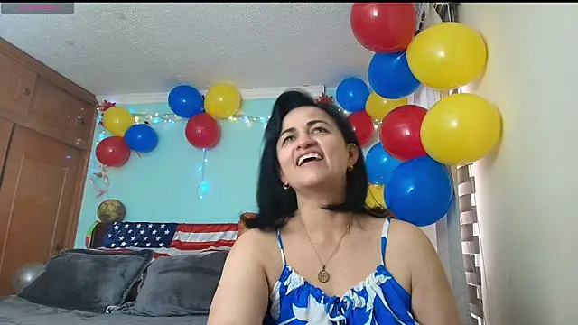 Snapshot of ISABEEL_SOFIA01 chatting on June 13, 4:38 pm ISABEEL SOFIA01 online show from June 13, 4:38 pm