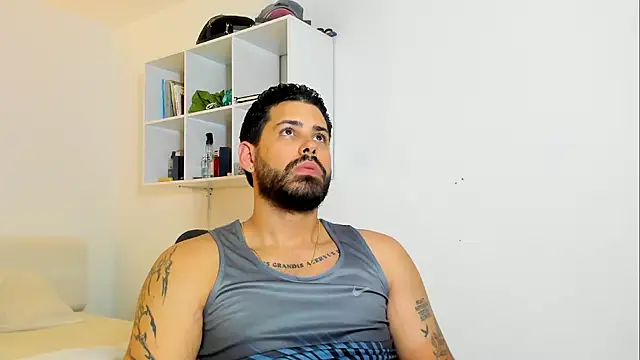 Snapshot of Justyn_Torres chatting on February 12, 2:56 pm Justyn Torres online show from February 12, 2:56 pm