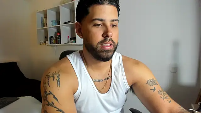 Snapshot of Justyn_Torres chatting on March 2, 12:01 pm Justyn Torres online show from March 2, 12:01 pm