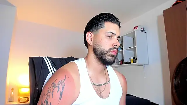 Snapshot of Justyn_Torres chatting on March 14, 9:42 pm Justyn Torres online show from March 14, 9:42 pm