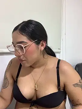 Snapshot of Amandanauty chatting on December 17, 4:01 am Amandanauty online show from December 17, 4:01 am