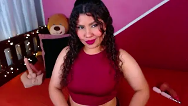 Snapshot of Queenamazon1 chatting on April 8, 6:13 am Queenamazon1 online show from April 8, 6:13 am