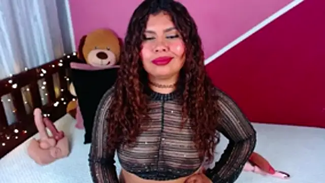 Snapshot of Queenamazon1 chatting on April 25, 3:20 am Queenamazon1 online show from April 25, 3:20 am