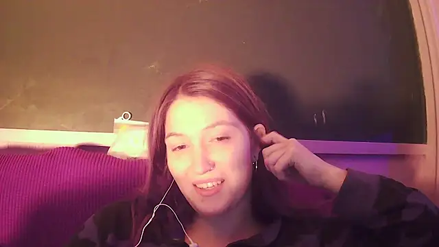 Snapshot of Angelk43 chatting on December 14, 3:56 am Angelk43 online show from December 14, 3:56 am