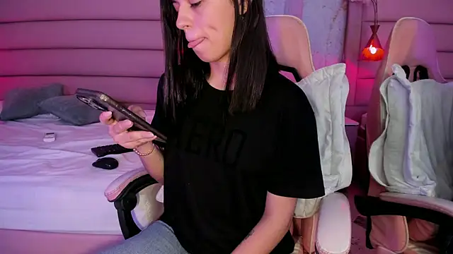 Snapshot of IvySanders1 chatting on October 10, 1:10 pm IvySanders1 online show from October 10, 1:10 pm