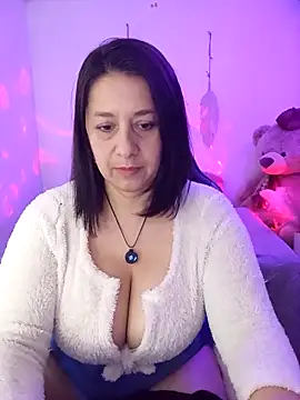 Snapshot of camilalatti chatting on April 19, 8:33 pm camilalatti online show from April 19, 8:33 pm