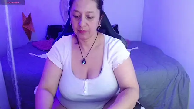 Snapshot of camilalatti chatting on May 1, 12:59 am camilalatti online show from May 1, 12:59 am