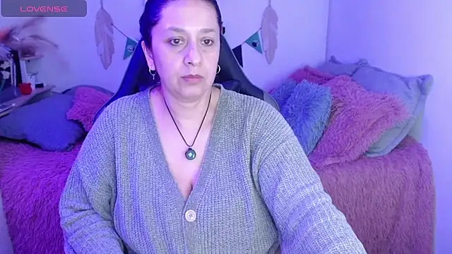 Snapshot of camilalatti chatting on June 19, 12:59 am camilalatti online show from June 19, 12:59 am