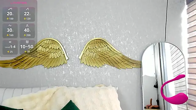 Snapshot of EmmaFerrary chatting on November 19, 9:26 pm EmmaFerrary online show from November 19, 9:26 pm