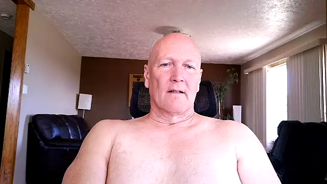 Snapshot of BasicAnt chatting on April 14, 5:52 pm BasicAnt online show from April 14, 5:52 pm